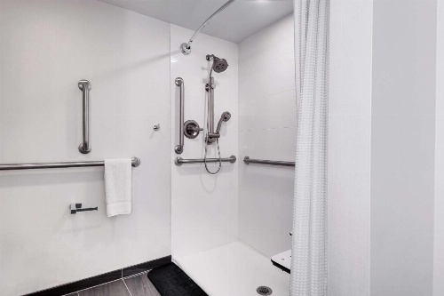 Embassy Suites By Hilton Hotel Raleigh-Crabtree image 13